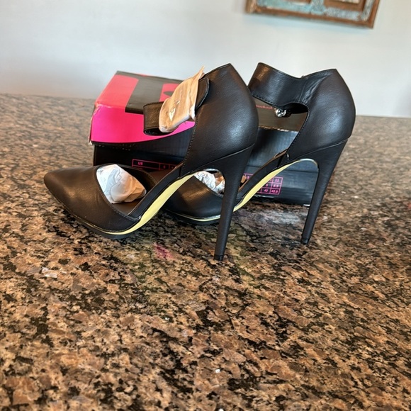Michael Antonio Lillie’s black strap heel NIB 8.5 - Picture 7 of 11